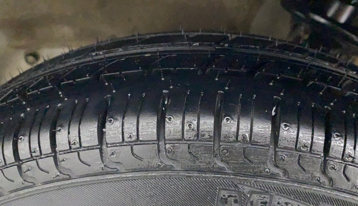 2017 Maruti Alto 800 LXI, Petrol, Manual, 20,992 km, Left Front Tyre Tread