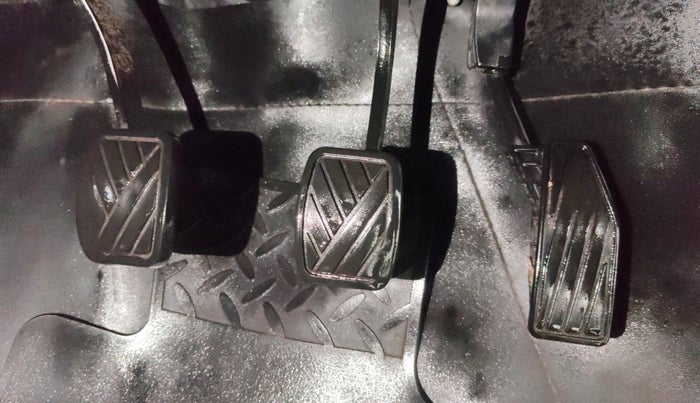 2018 Maruti Swift ZXI, Petrol, Manual, 1,09,200 km, Pedals