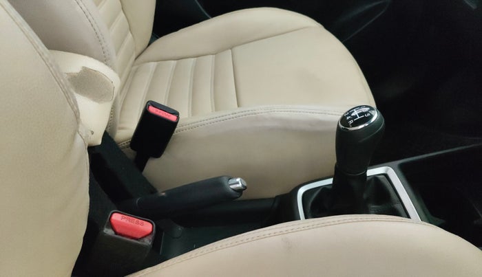 2018 Maruti Swift ZXI, Petrol, Manual, 1,09,200 km, Gear Lever