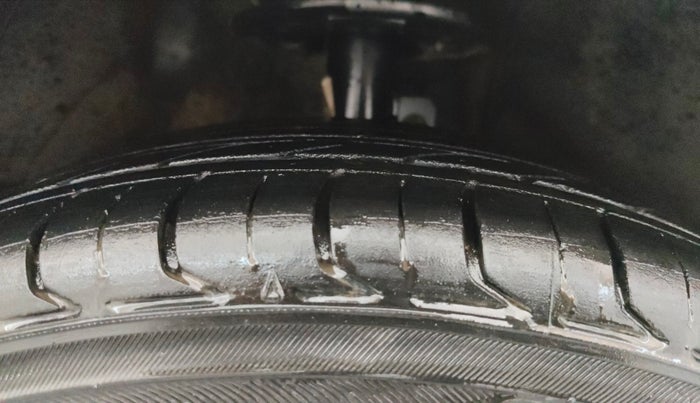 2018 Maruti Swift ZXI, Petrol, Manual, 1,09,200 km, Right Front Tyre Tread