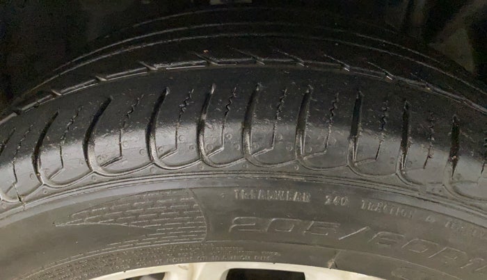 2014 Ford Ecosport TITANIUM 1.5L PETROL AT, Petrol, Automatic, 74,880 km, Right Front Tyre Tread