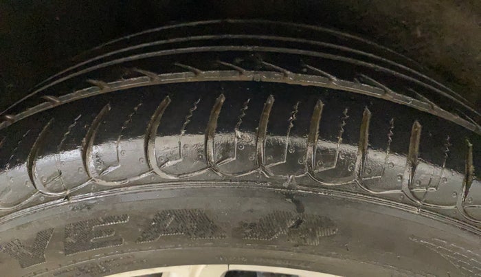 2014 Ford Ecosport TITANIUM 1.5L PETROL AT, Petrol, Automatic, 74,880 km, Right Rear Tyre Tread