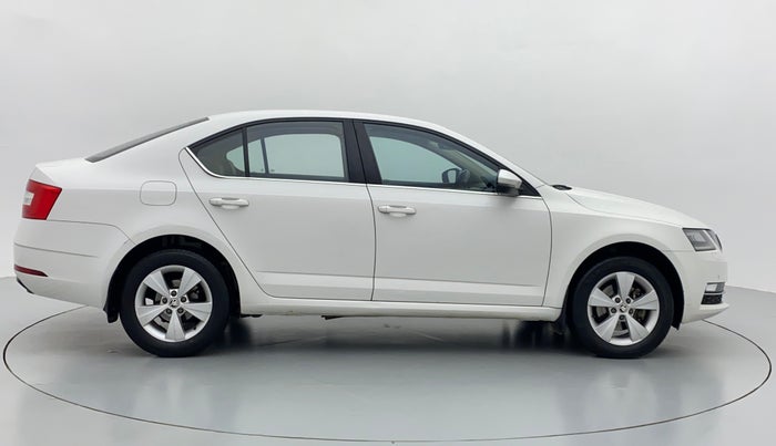 2018 Skoda Octavia STYLE 2.0 TDI MT, Diesel, Manual, 95,593 km, Right Side View