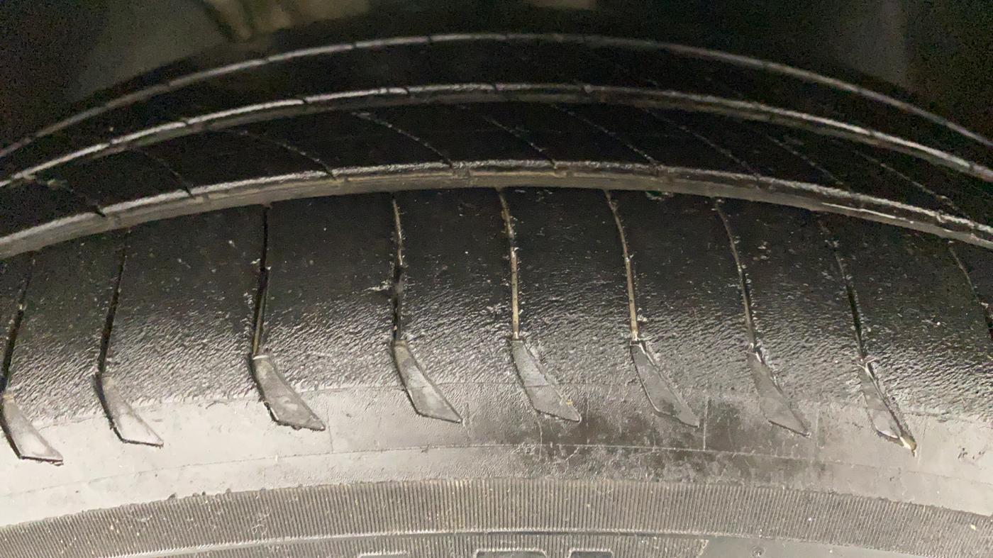 2018 Skoda Octavia STYLE 2.0 TDI MT, Diesel, Manual, 95,593 km, Right Front Tyre Tread