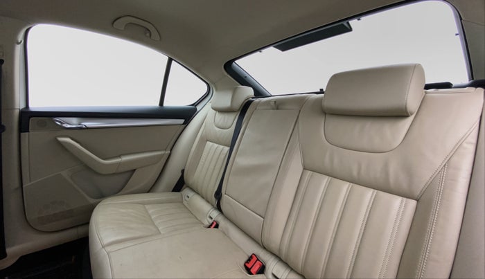 2018 Skoda Octavia STYLE 2.0 TDI MT, Diesel, Manual, 95,593 km, Right Side Rear Door Cabin