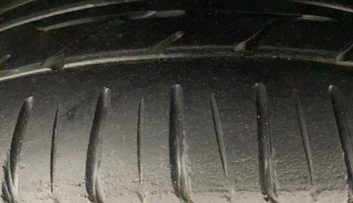 2021 Maruti Ciaz ALPHA 1.5 SHVS PETROL, Petrol, Manual, 1,03,557 km, Right Front Tyre Tread