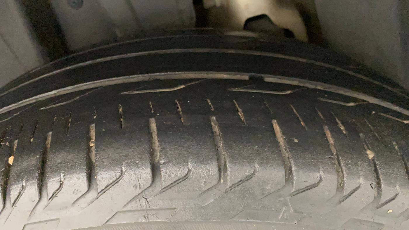 2020 Mahindra XUV300 W8 (O) 1.5 DIESEL, Diesel, Manual, 97,707 km, Right Rear Tyre Tread