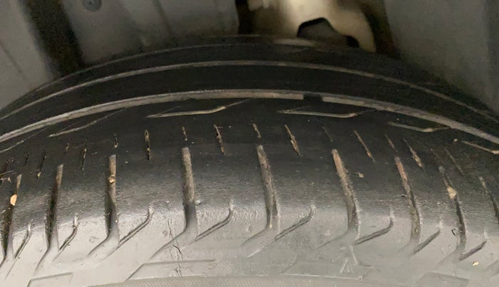 2020 Mahindra XUV300 W8 (O) 1.5 DIESEL, Diesel, Manual, 97,707 km, Right Rear Tyre Tread