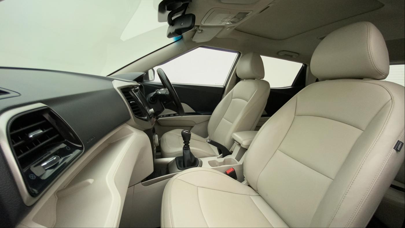 2020 Mahindra XUV300 W8 (O) 1.5 DIESEL, Diesel, Manual, 97,707 km, Right Side Front Door Cabin