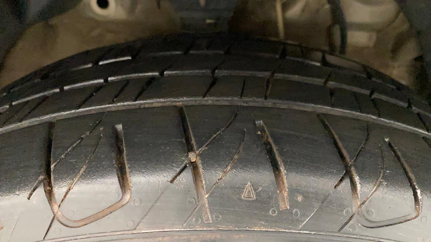 2020 Mahindra XUV300 W8 (O) 1.5 DIESEL, Diesel, Manual, 97,707 km, Right Front Tyre Tread