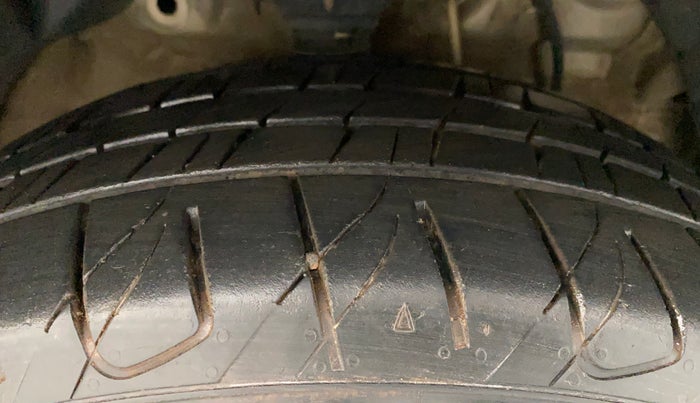 2020 Mahindra XUV300 W8 (O) 1.5 DIESEL, Diesel, Manual, 97,707 km, Right Front Tyre Tread