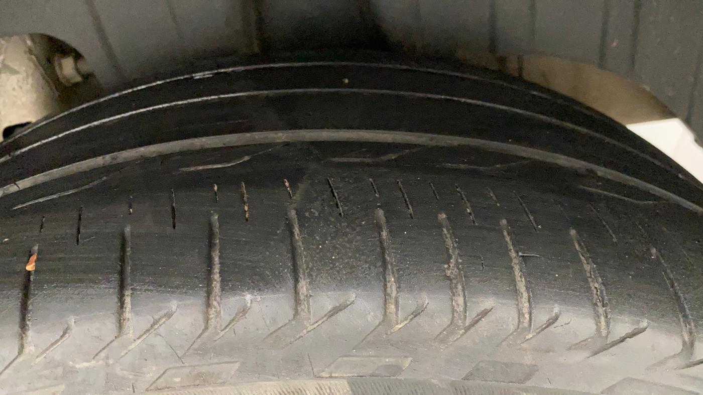 2020 Mahindra XUV300 W8 (O) 1.5 DIESEL, Diesel, Manual, 97,707 km, Left Rear Tyre Tread