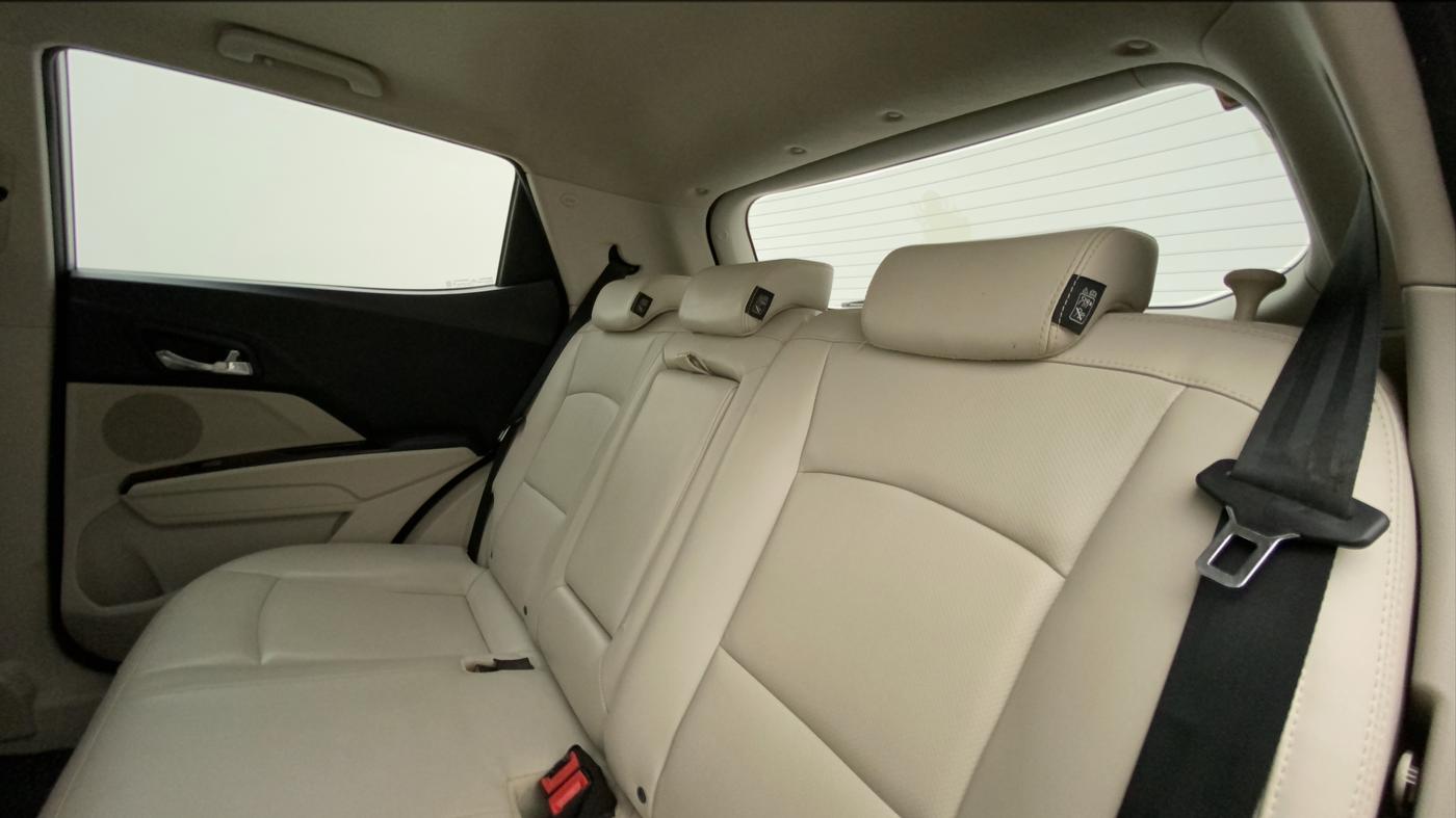 2020 Mahindra XUV300 W8 (O) 1.5 DIESEL, Diesel, Manual, 97,707 km, Right Side Rear Door Cabin