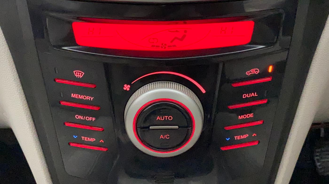 2020 Mahindra XUV300 W8 (O) 1.5 DIESEL, Diesel, Manual, 97,707 km, Automatic Climate Control