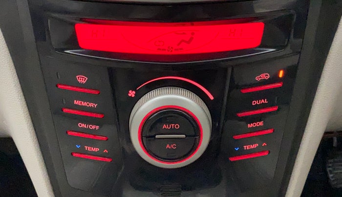 2020 Mahindra XUV300 W8 (O) 1.5 DIESEL, Diesel, Manual, 97,707 km, Automatic Climate Control