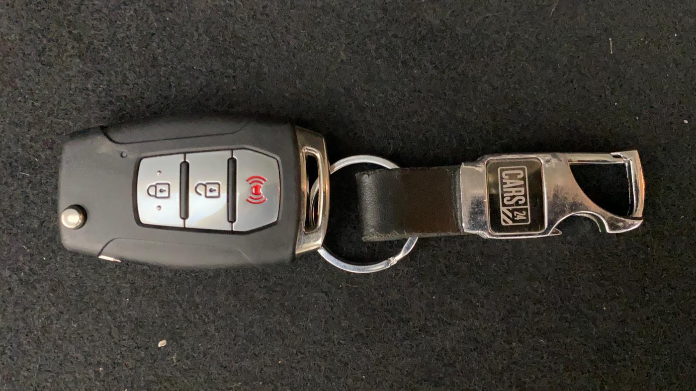 2020 Mahindra XUV300 W8 (O) 1.5 DIESEL, Diesel, Manual, 97,707 km, Key Close Up