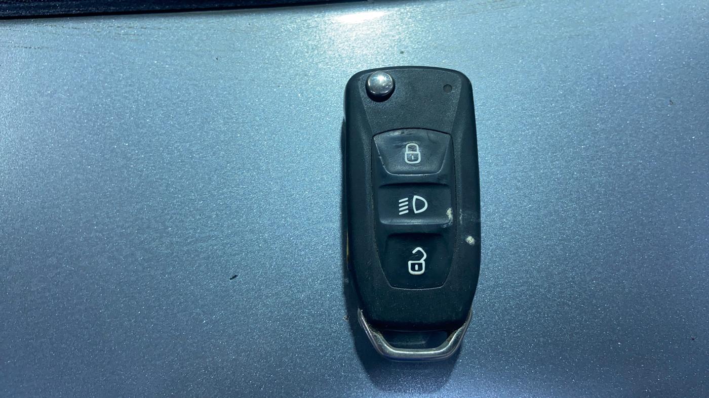 2018 Tata Tiago XT PETROL, CNG, Manual, 83,967 km, Key Close Up