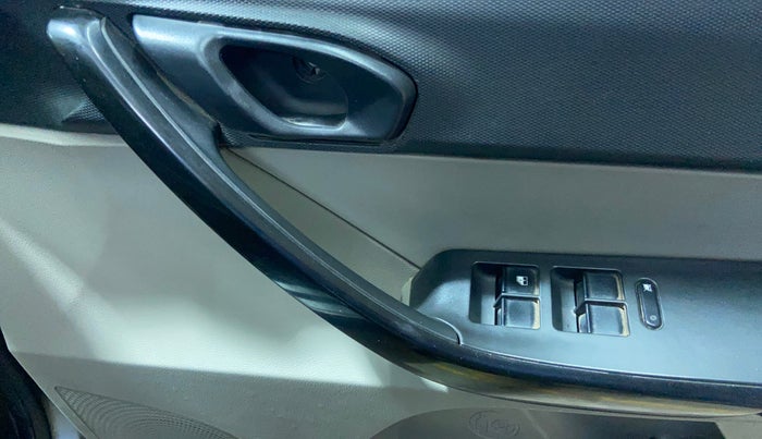 2018 Tata Tiago XT PETROL, CNG, Manual, 83,967 km, Driver Side Door Panels Control