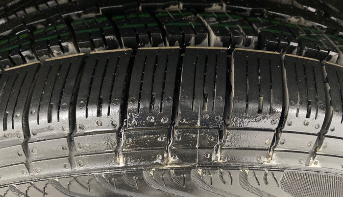 2020 Ford Ecosport TITANIUM 1.5 SPORTS(SUNROOF) PETROL, Petrol, Manual, 32,987 km, Left Rear Tyre Tread