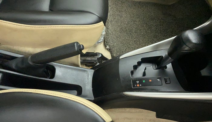 2020 Toyota YARIS J CVT, Petrol, Automatic, 38,804 km, Gear Lever
