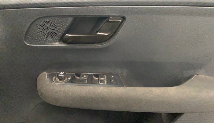 2023 Tata ALTROZ XZ Plus i-Turbo (S) Dark Edition, Petrol, Manual, 10,707 km, Driver Side Door Panels Control