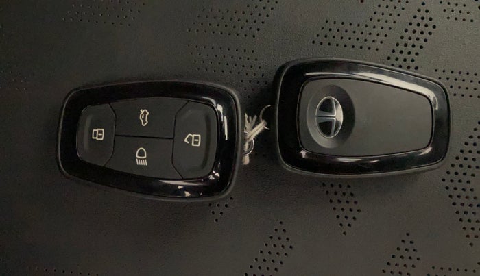 2023 Tata ALTROZ XZ Plus i-Turbo (S) Dark Edition, Petrol, Manual, 10,707 km, Key Close Up