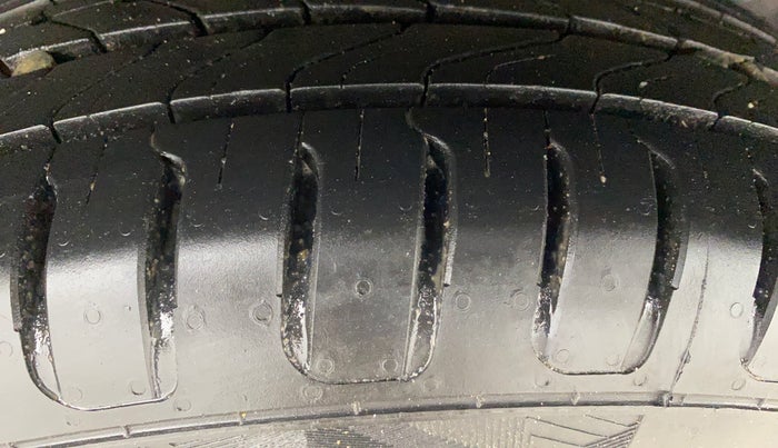 2017 Ford New Figo TITANIUM1.5 DIESEL, Diesel, Manual, 77,852 km, Right Rear Tyre Tread