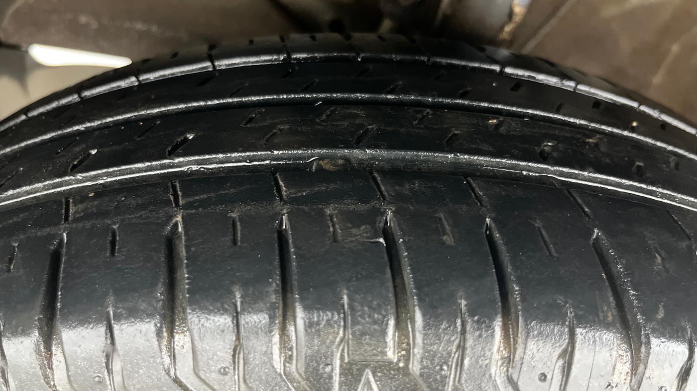 2021 Maruti XL6 ALPHA MT, Petrol, Manual, 37,200 km, Left Front Tyre Tread