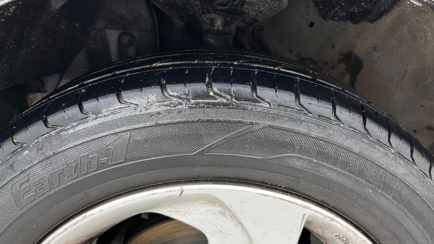 2014 Honda City 1.5L I-DTEC V, Diesel, Manual, 1,07,097 km, Left Front Tyre Tread
