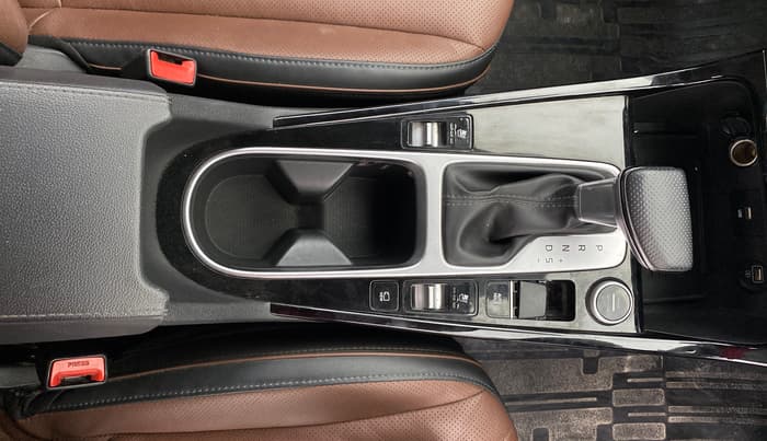 2021 Hyundai ALCAZAR 2.0 SIGNATURE (O) AT 6STR, Petrol, Automatic, 63,502 km, Gear Lever