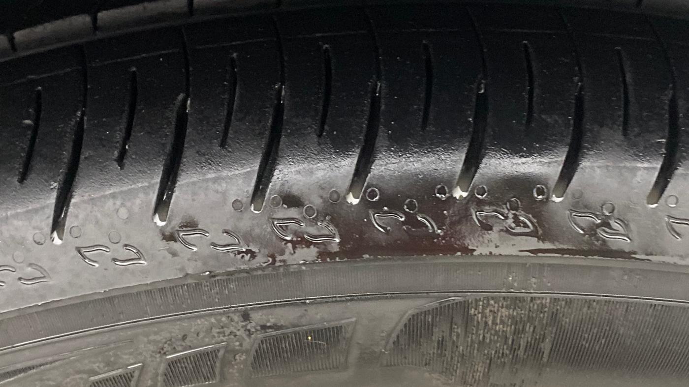 2021 Hyundai ALCAZAR 2.0 SIGNATURE (O) AT 6STR, Petrol, Automatic, 63,590 km, Right Front Tyre Tread