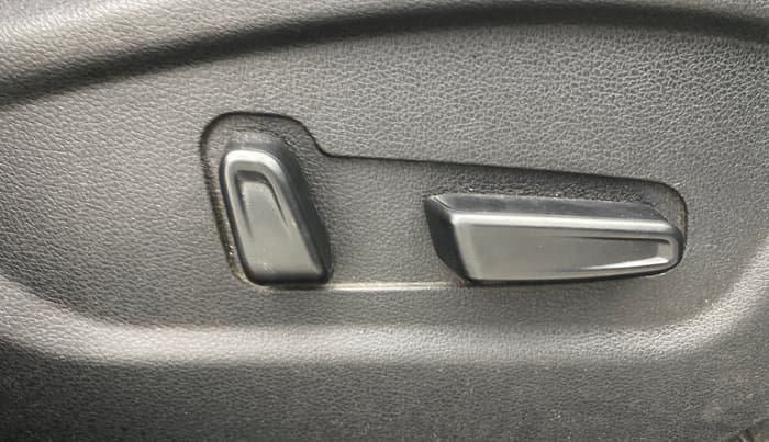 2021 Hyundai ALCAZAR 2.0 SIGNATURE (O) AT 6STR, Petrol, Automatic, 63,502 km, Driver Side Adjustment Panel