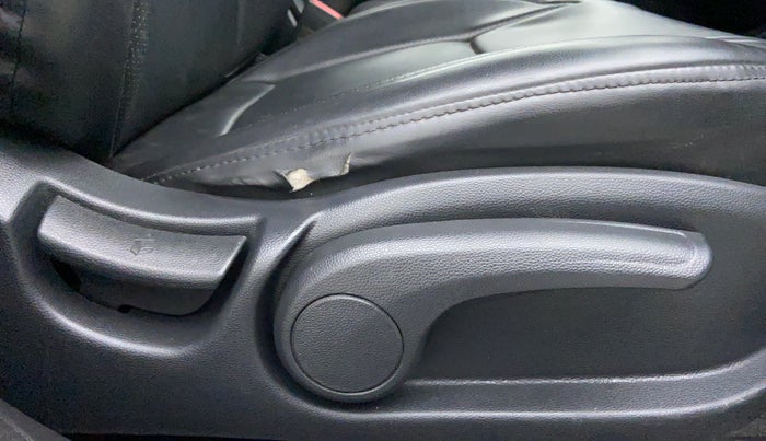 2017 Hyundai i20 Active 1.2 SX, Petrol, Manual, 26,063 km, Driver Side Adjustment Panel