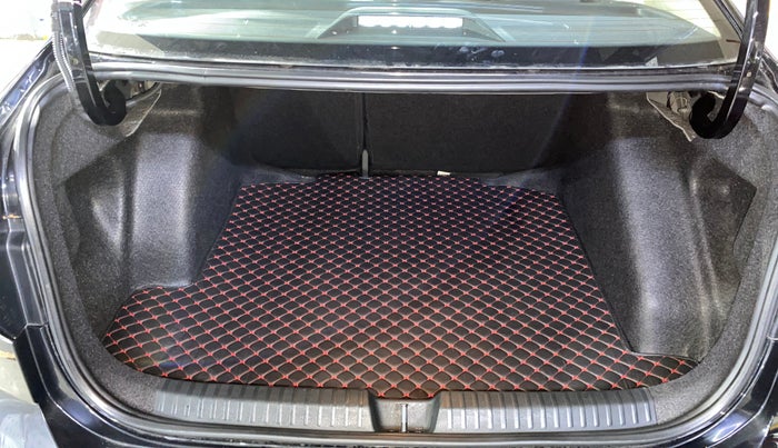 2025 Volkswagen VIRTUS TOPLINE TSI 1.0 AT, Petrol, Automatic, 1,528 km, Boot Inside