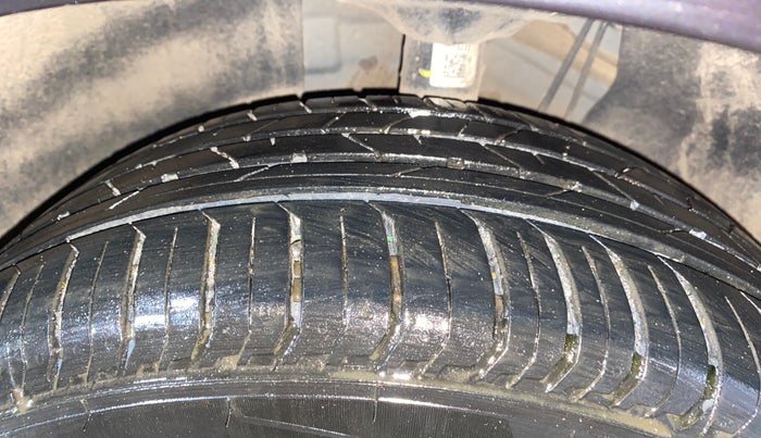 2025 Volkswagen VIRTUS TOPLINE TSI 1.0 AT, Petrol, Automatic, 1,528 km, Left Front Tyre Tread