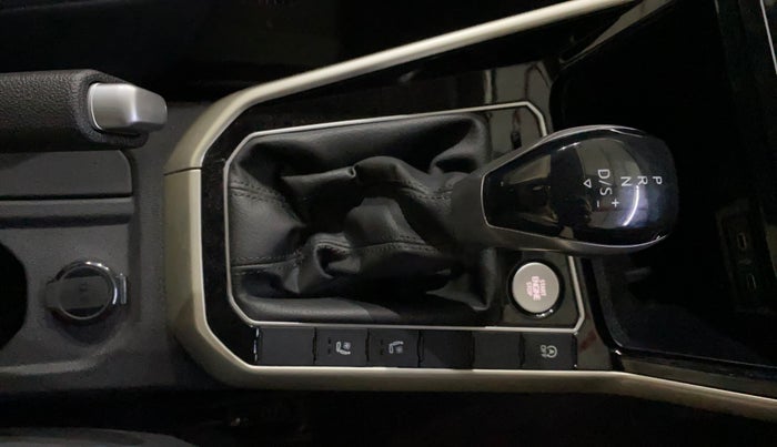 2025 Volkswagen VIRTUS TOPLINE TSI 1.0 AT, Petrol, Automatic, 1,528 km, Gear Lever