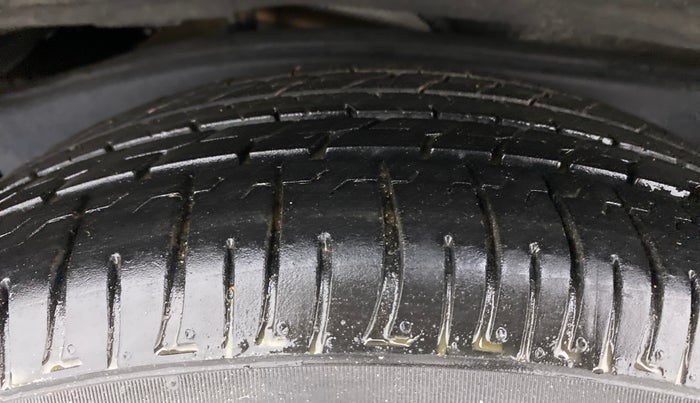 2022 Toyota Innova Crysta 2.7 VX 7 STR, Petrol, Manual, 13,279 km, Right Rear Tyre Tread