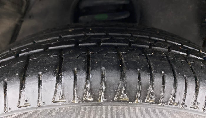 2022 Toyota Innova Crysta 2.7 VX 7 STR, Petrol, Manual, 13,279 km, Right Front Tyre Tread