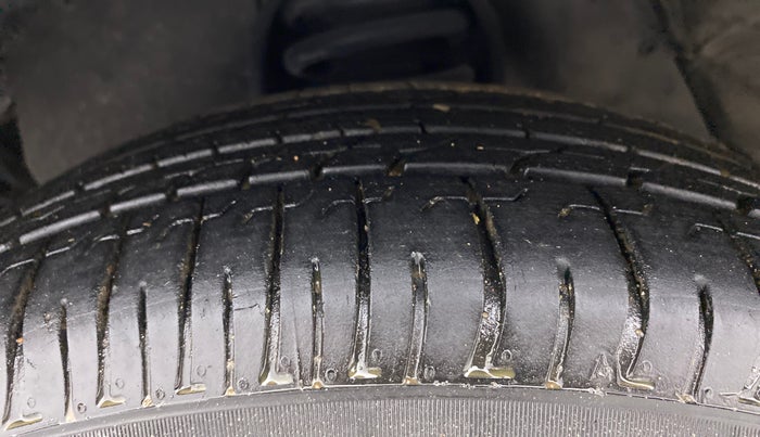 2022 Toyota Innova Crysta 2.7 VX 7 STR, Petrol, Manual, 13,279 km, Left Front Tyre Tread