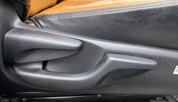 2022 Toyota Innova Crysta 2.7 VX 7 STR, Petrol, Manual, 13,279 km, Driver Side Adjustment Panel