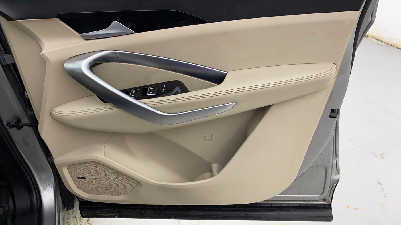 2021 MG HECTOR SHARP HYBRID 1.5 PETROL, Petrol, Manual, 40,632 km, Driver Side Door Panels Control