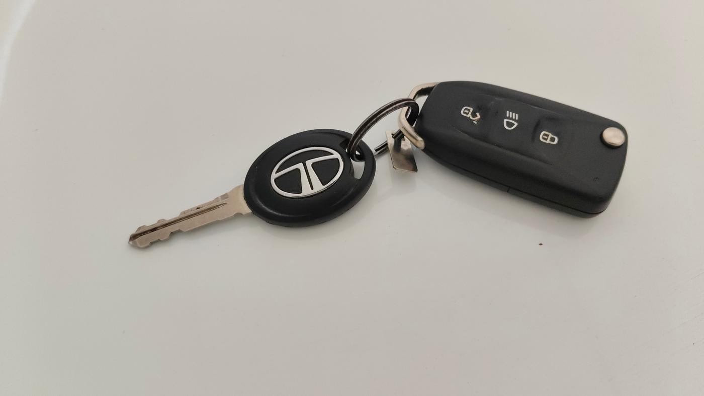2016 Tata Zest XMS PETROL, Petrol, Manual, 81,272 km, Key Close Up