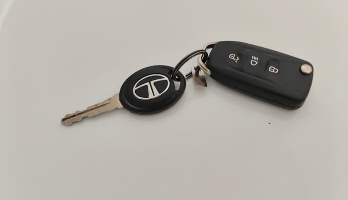 2016 Tata Zest XMS PETROL, Petrol, Manual, 81,219 km, Key Close Up