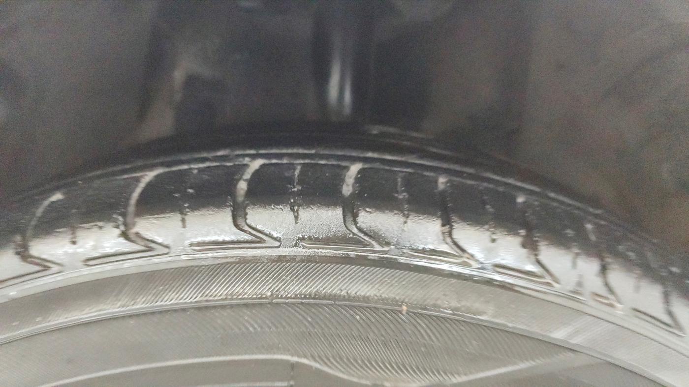 2016 Tata Zest XMS PETROL, Petrol, Manual, 81,272 km, Right Front Tyre Tread