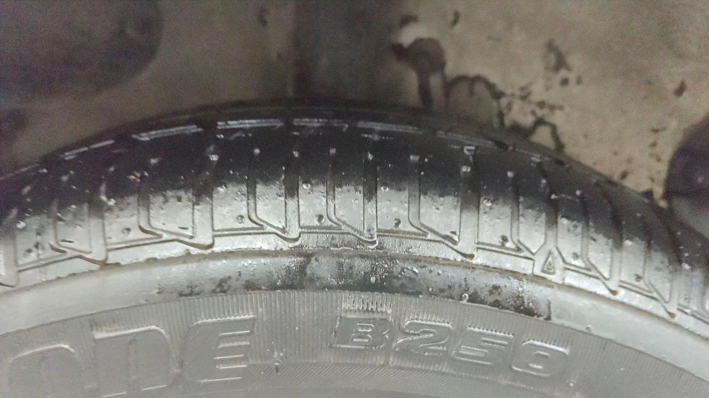 2016 Tata Zest XMS PETROL, Petrol, Manual, 81,272 km, Right Rear Tyre Tread