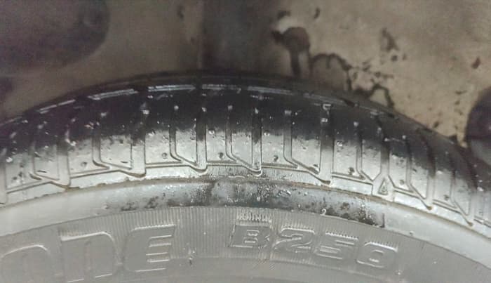 2016 Tata Zest XMS PETROL, Petrol, Manual, 81,219 km, Right Rear Tyre Tread