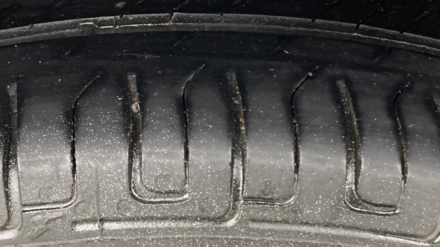 2015 Maruti Wagon R 1.0 VXI, Petrol, Manual, 25,852 km, Left Rear Tyre Tread