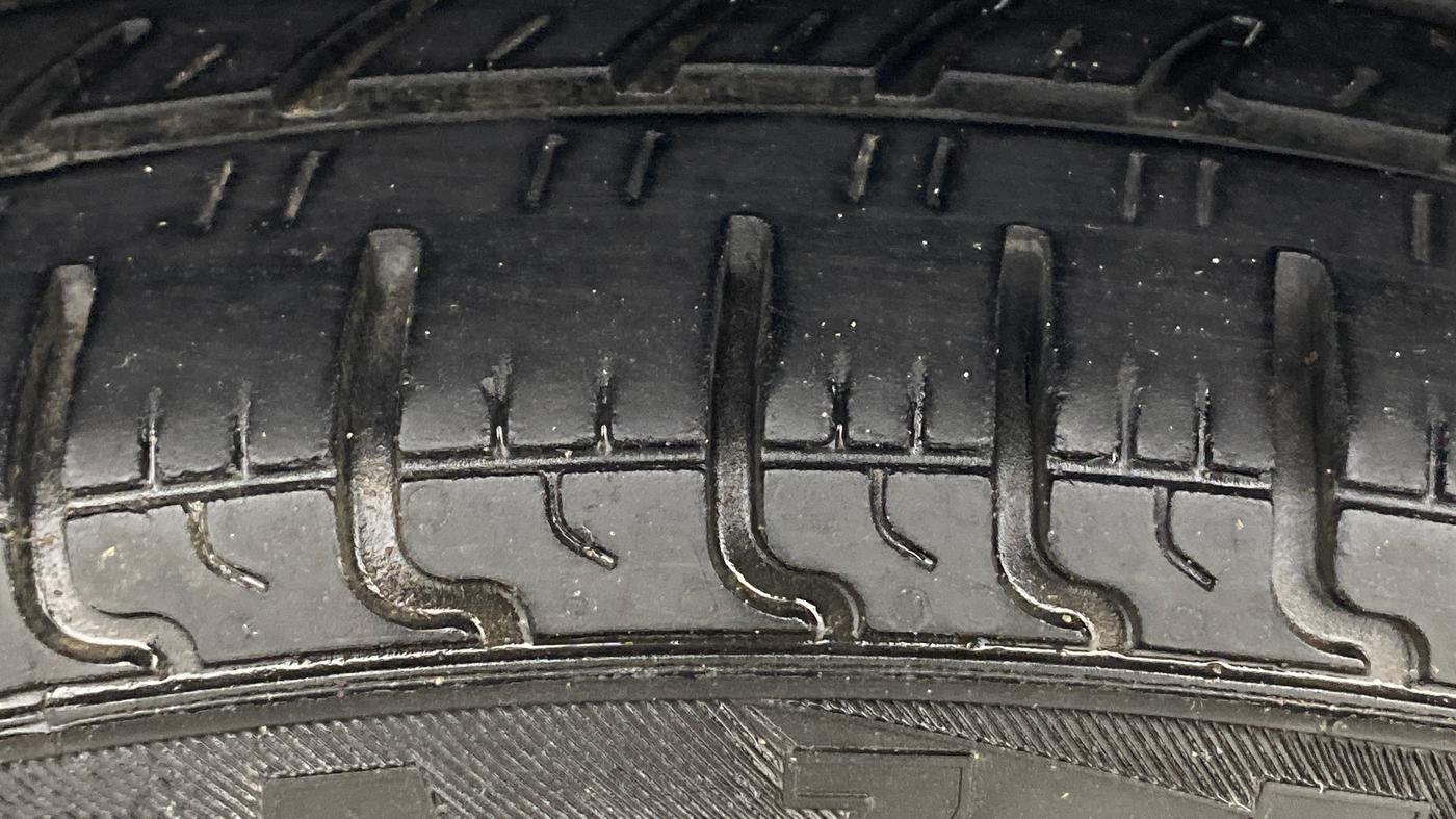 2015 Maruti Wagon R 1.0 VXI, Petrol, Manual, 25,852 km, Left Front Tyre Tread