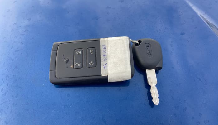 2021 Renault TRIBER RXZ AMT, Petrol, Automatic, 49,467 km, Key Close Up