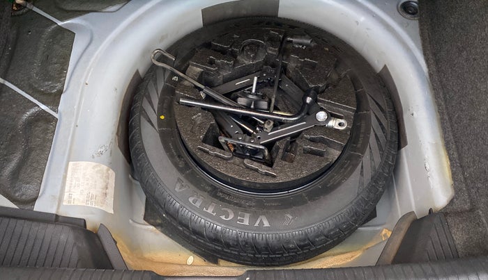 2016 Volkswagen Ameo HIGHLINE1.2L, Petrol, Manual, 62,405 km, Spare Tyre